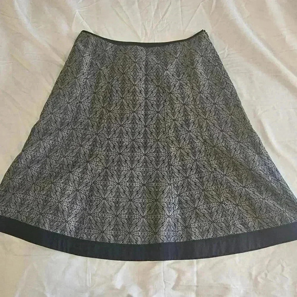 Ann Taylor Women's A-Line Skirt - Elegant Floral Pattern - Picture 2 of 3